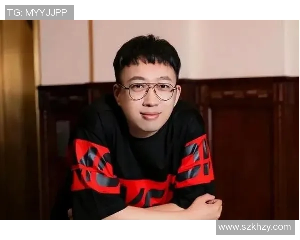 《某知名男演员因私人生活被曝光引发热议 粉丝与媒体态度分歧》